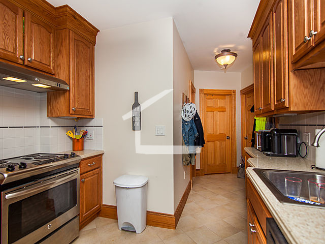 137 Charles St, Beacon Hill