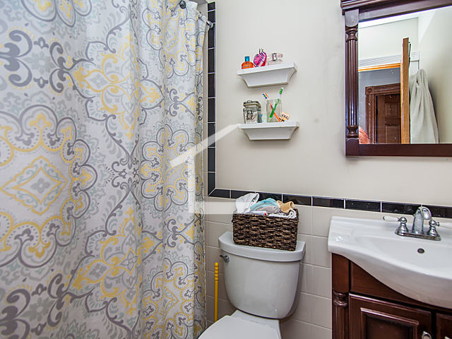 137 Charles St, Beacon Hill