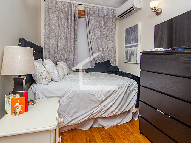 137 Charles St, Beacon Hill