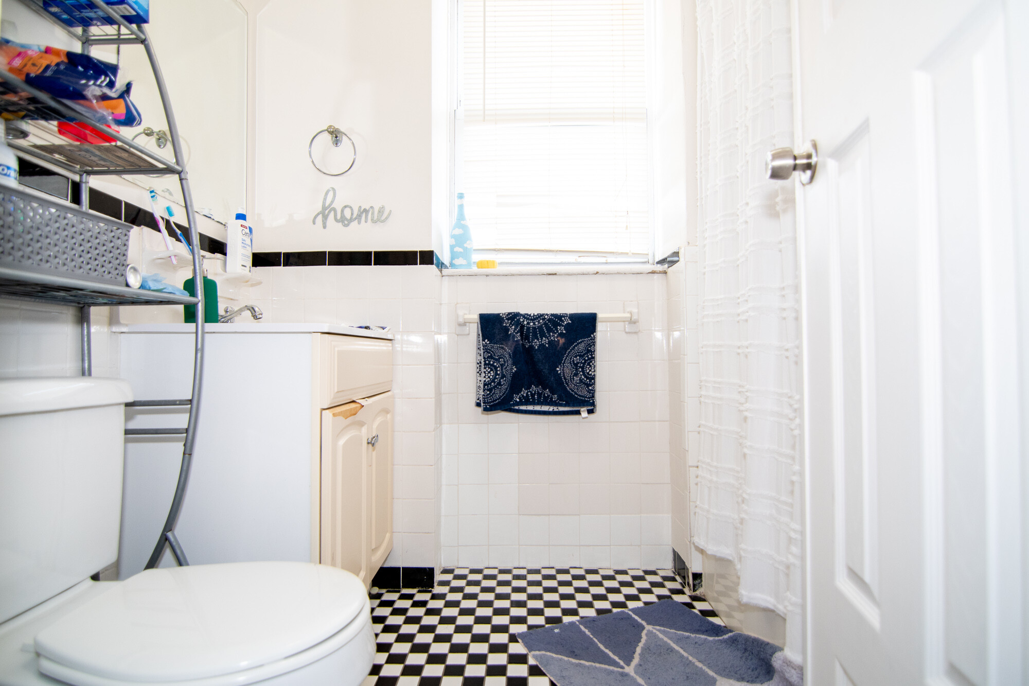 3 bed, 1 bath apartment for rent at 48 Brighton Ave Unit 33, Allston — photo 4 of 7