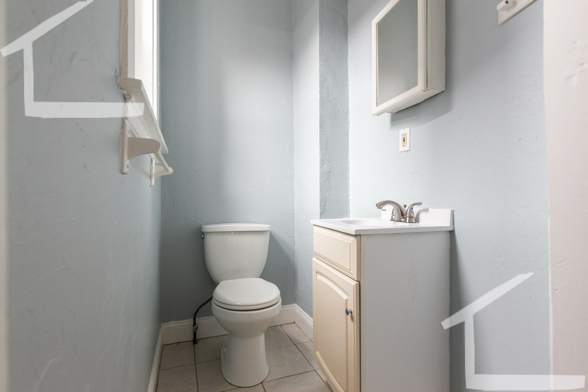4 bed, 1.5 bath apartment for rent at 43 Boulevard Ter Unit 3, Allston — photo 3 of 13