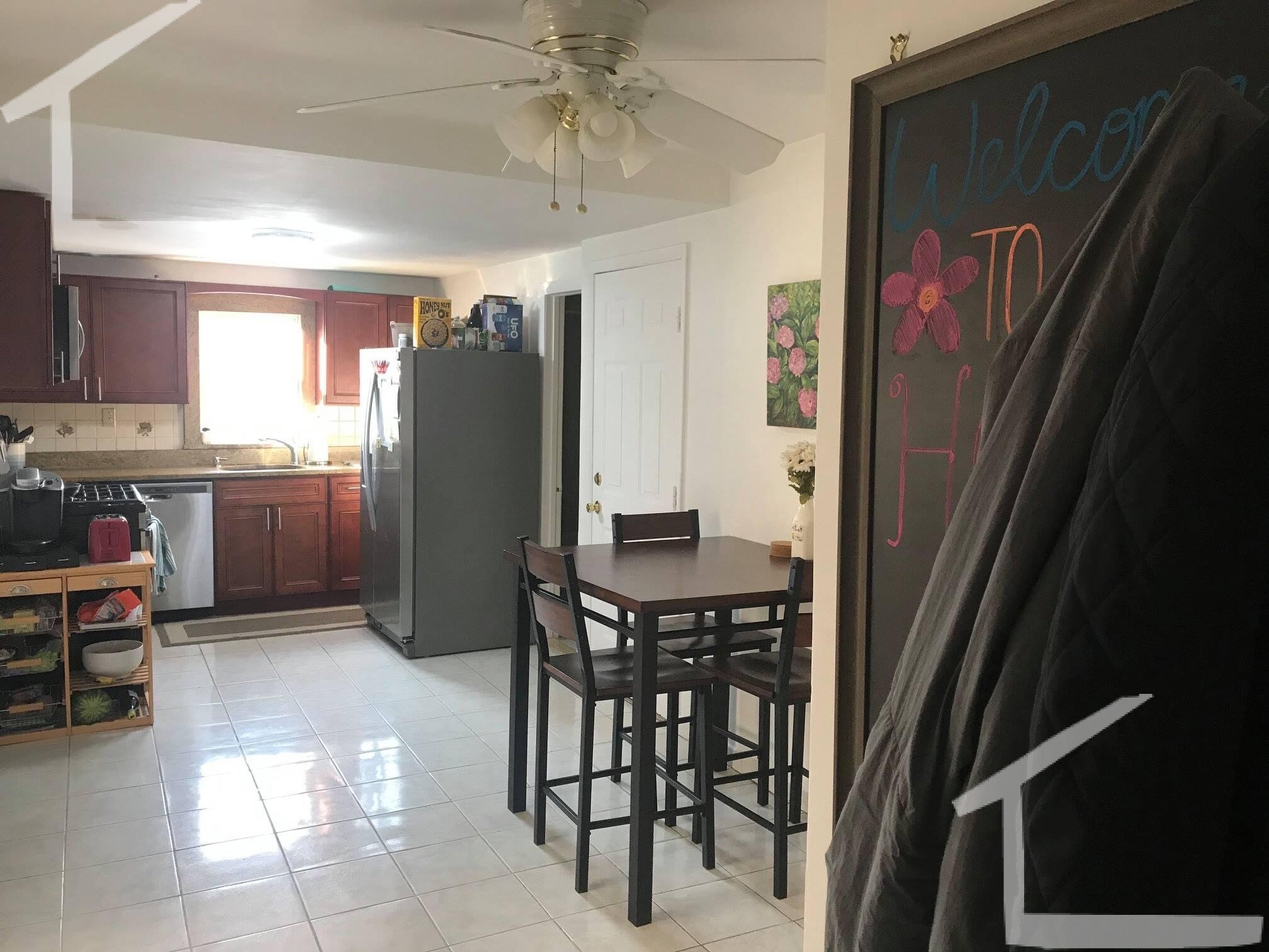 8 Starr Ln, Roslindale