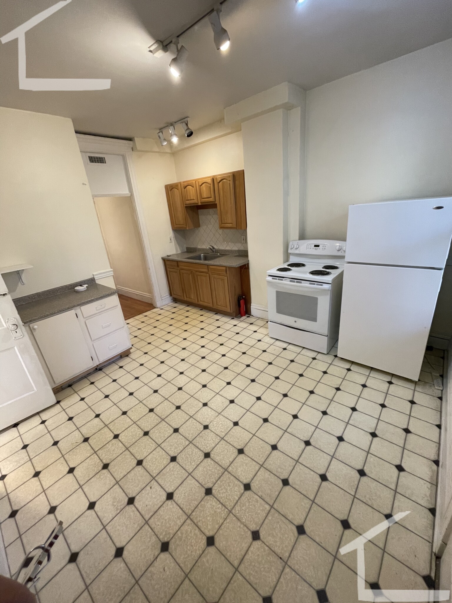 1719 Commonwealth Ave, Brighton