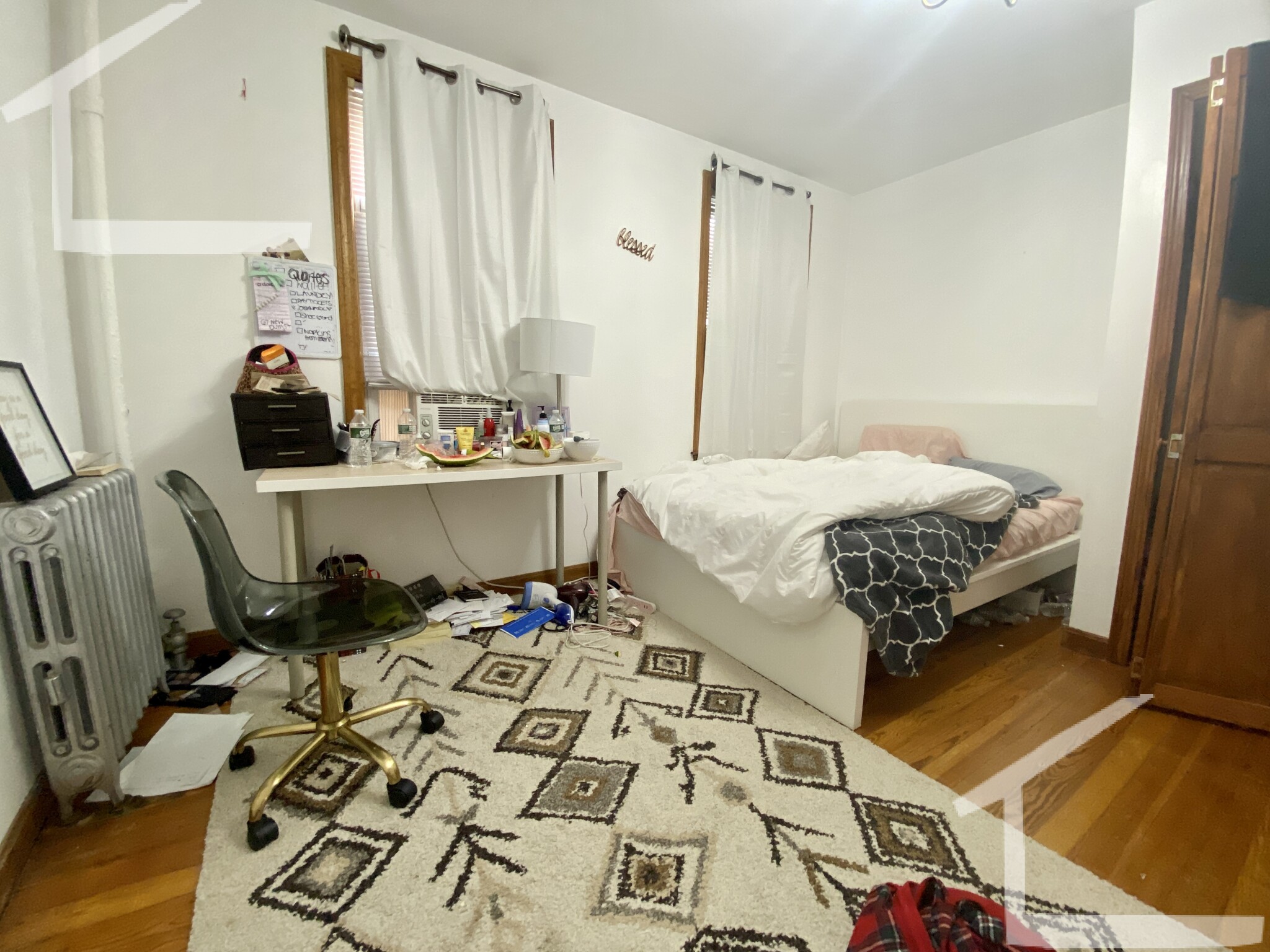 https://ygl-photos.s3.us-west-004.backblazeb2.com/385W62c8d84b01196.jpg