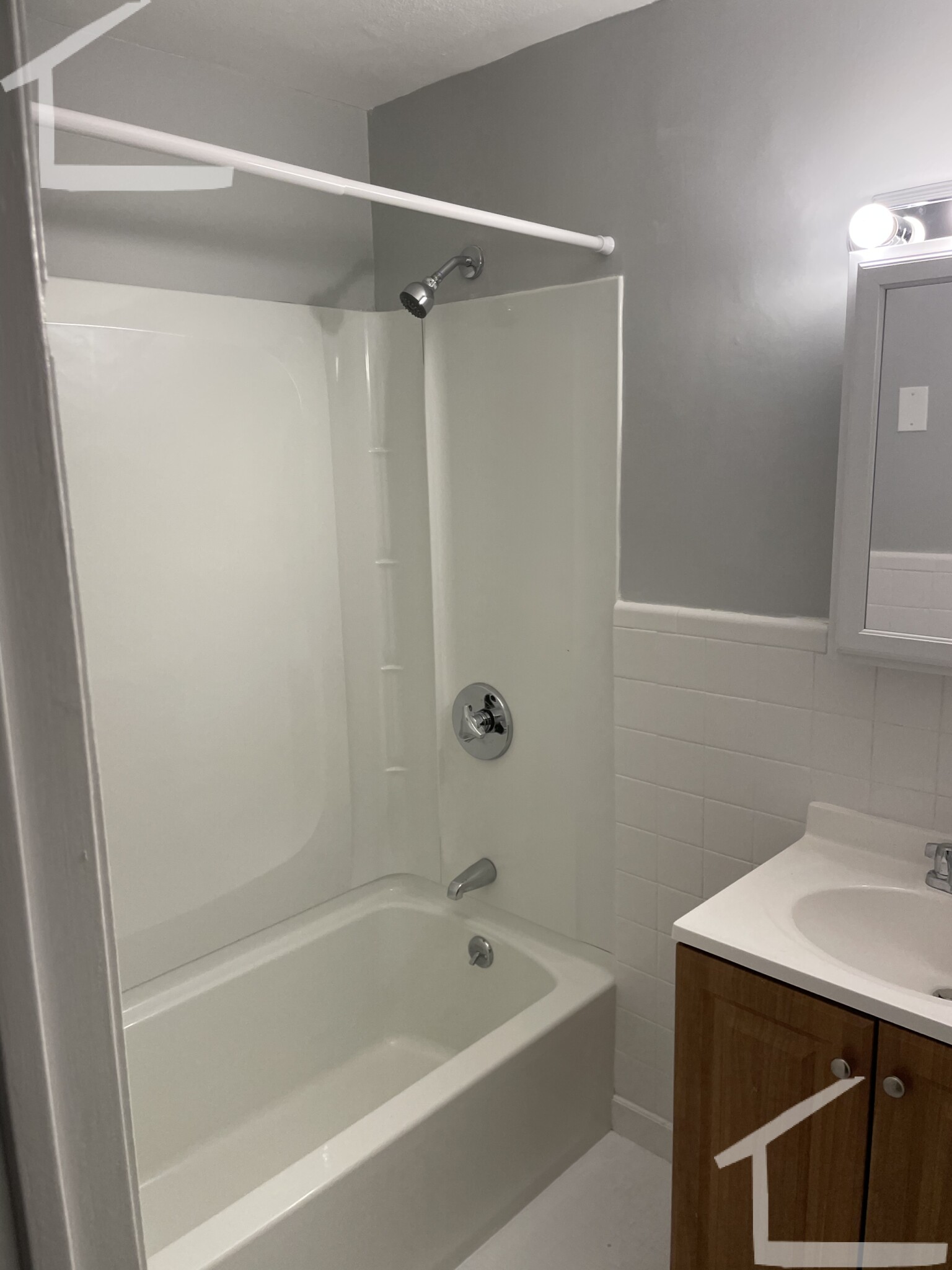 50 58 Walnut St, Waltham