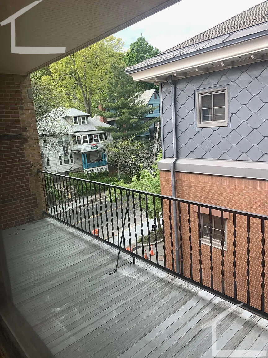 87 Winchester St, Coolidge Corner