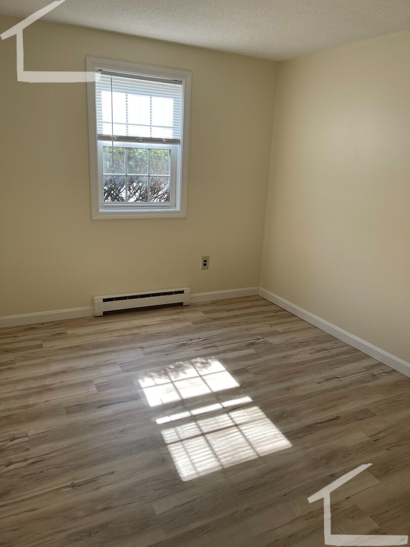 6 Old Colony Rd, Arlington