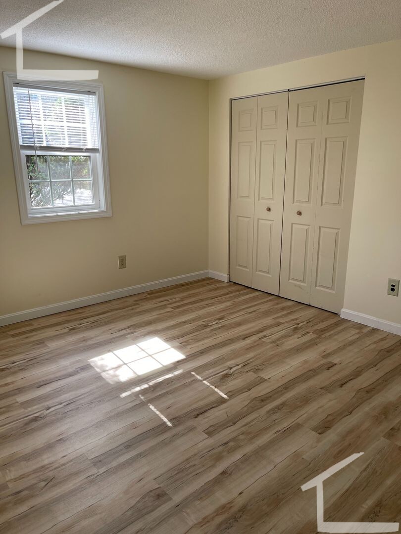 6 Old Colony Rd, Arlington