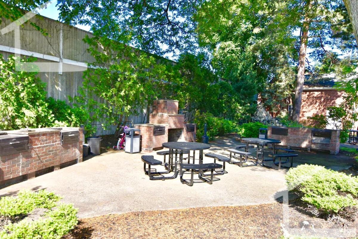 6 Old Colony Rd, Arlington