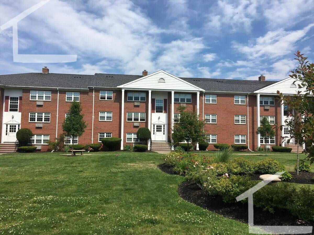 6 Old Colony Rd, Arlington