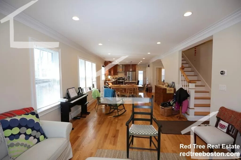 7 Acron Rd, Brookline Village