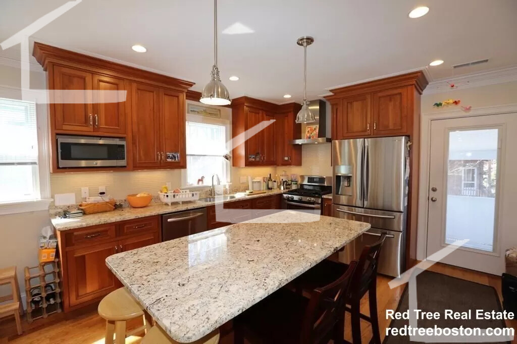 7 Acron Rd, Brookline Village