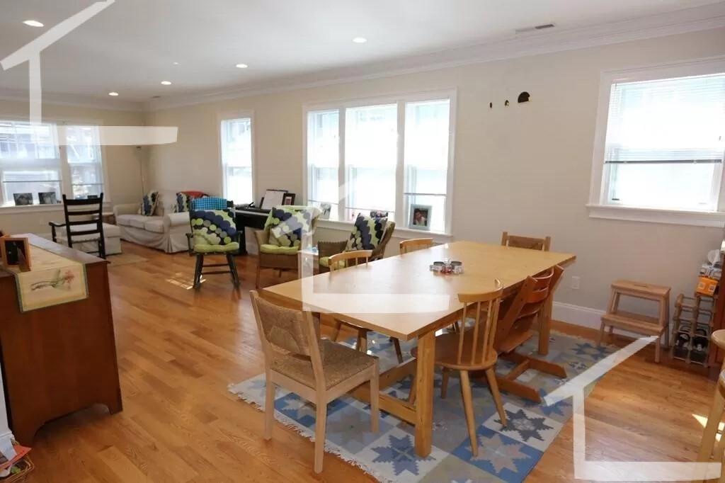 7 Acron Rd, Brookline Village