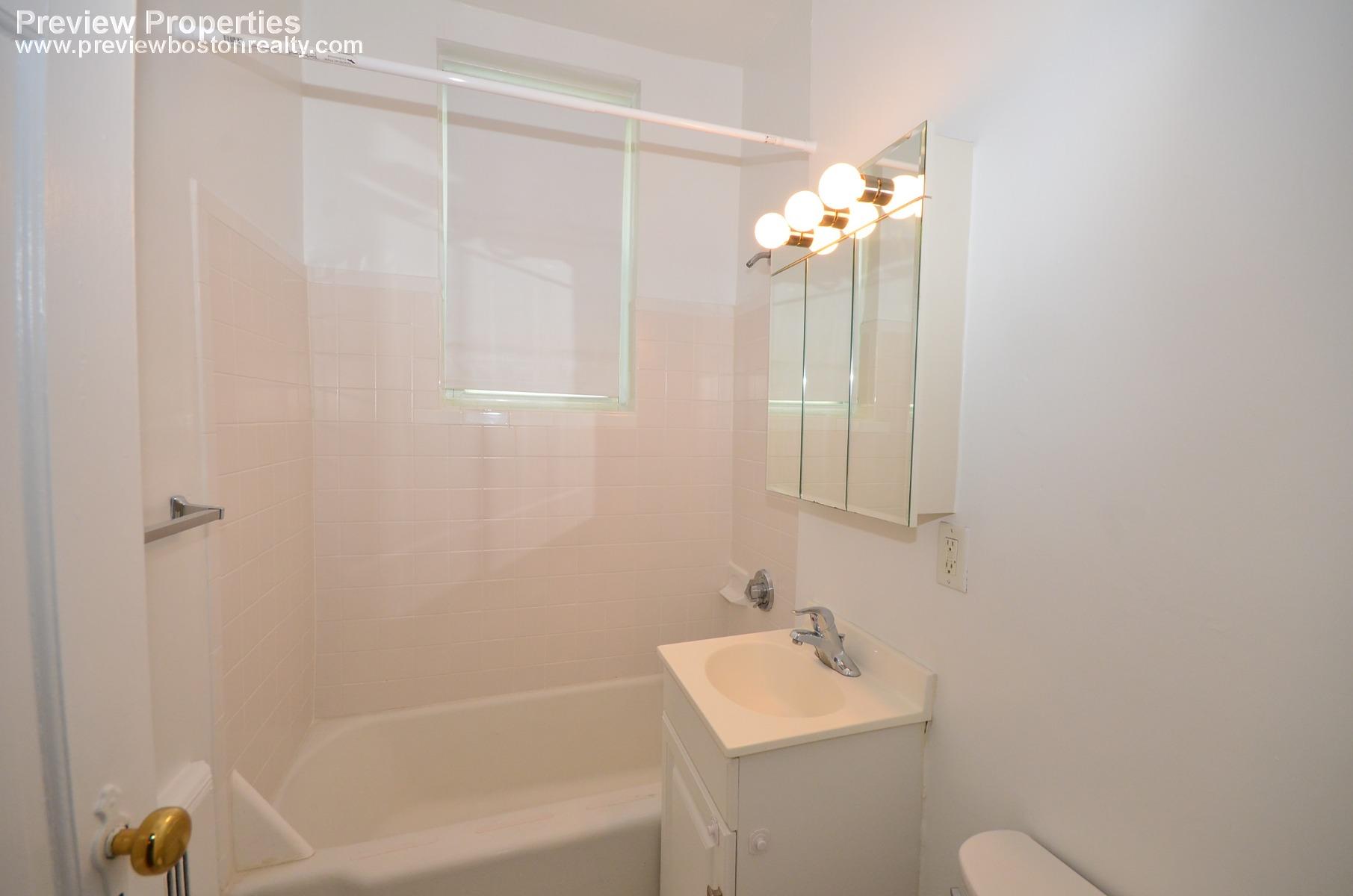 75 Kilsyth Rd, Brighton