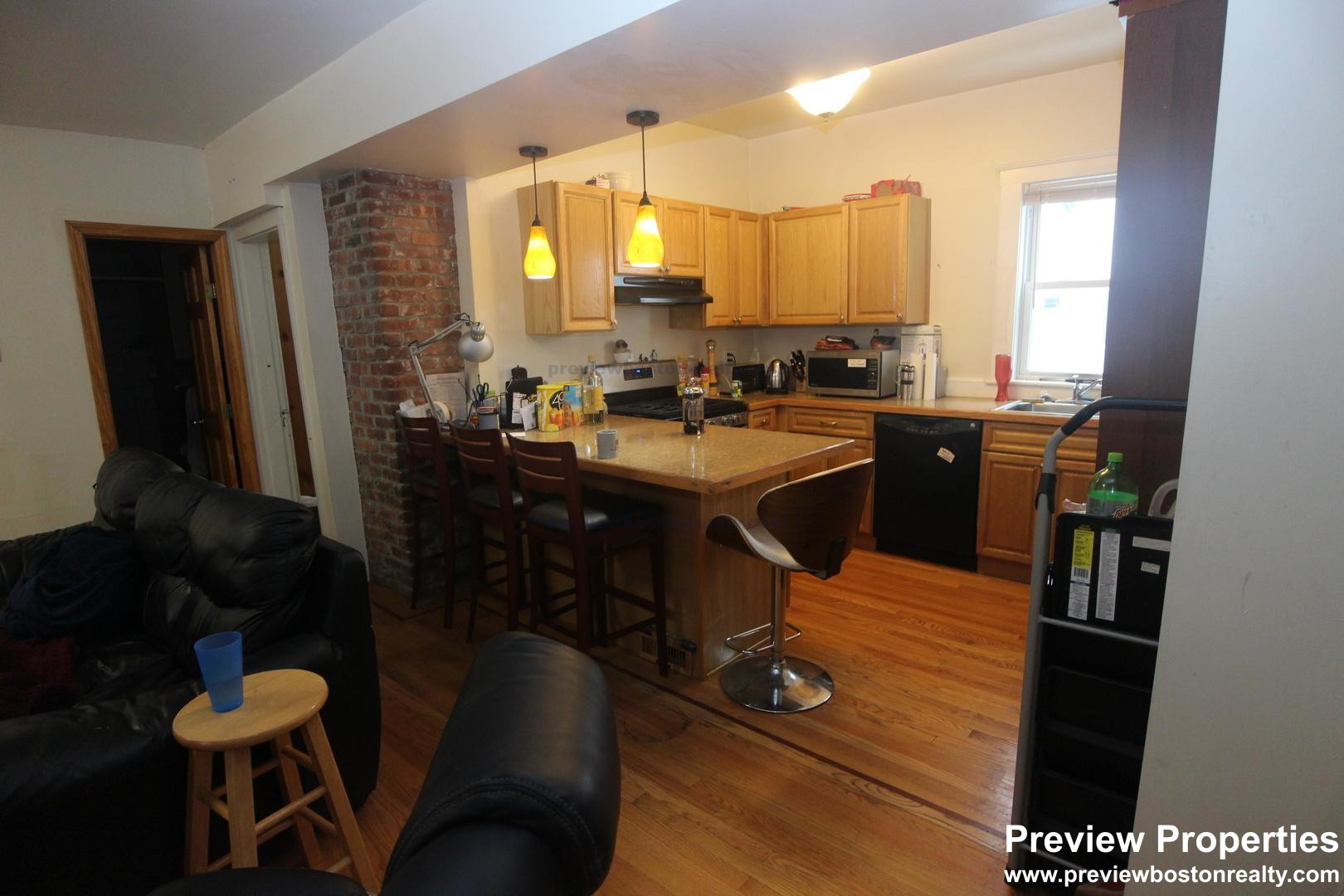 36 Brackett St, Oak Square