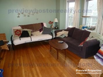 216 Freeman St, Brookline Village