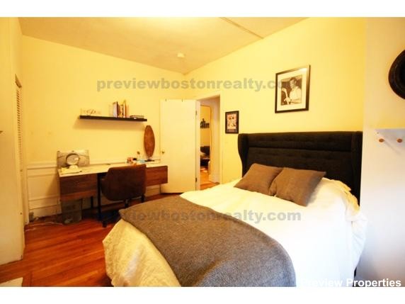 322 Saint Paul St, Brookline Village