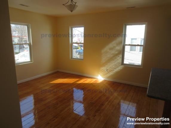 5 Smythe St, Brookline Village