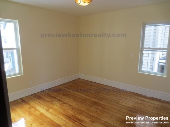 5 Smythe St, Brookline Village