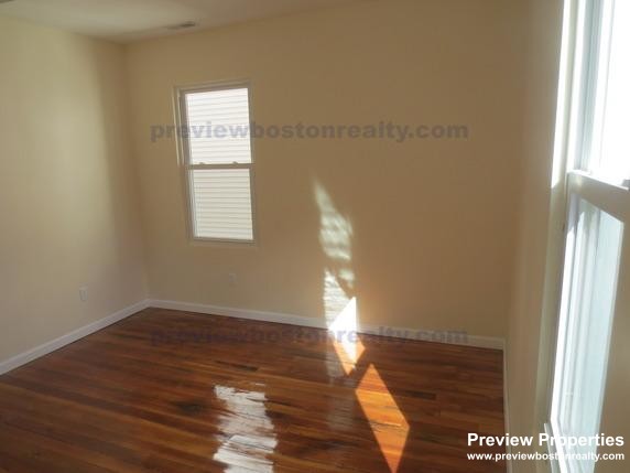 5 Smythe St, Brookline Village