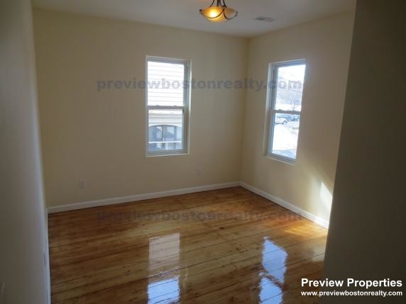 5 Smythe St, Brookline Village