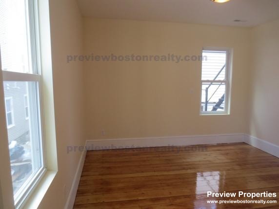 5 Smythe St, Brookline Village