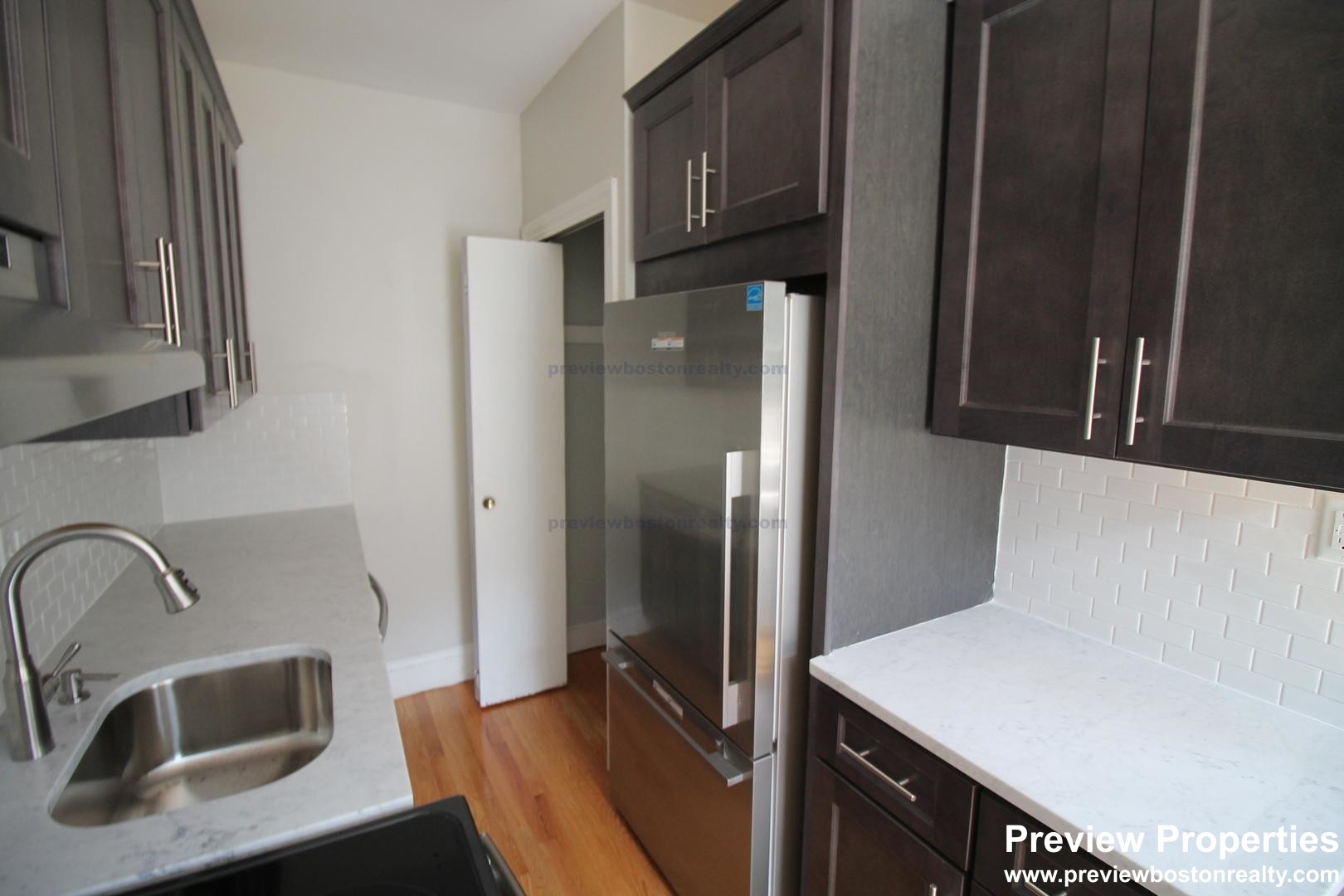 Studio bed, 1 bath apartment for rent at 48 Strathmore Rd Unit 34, Brighton — photo 1 of 36
