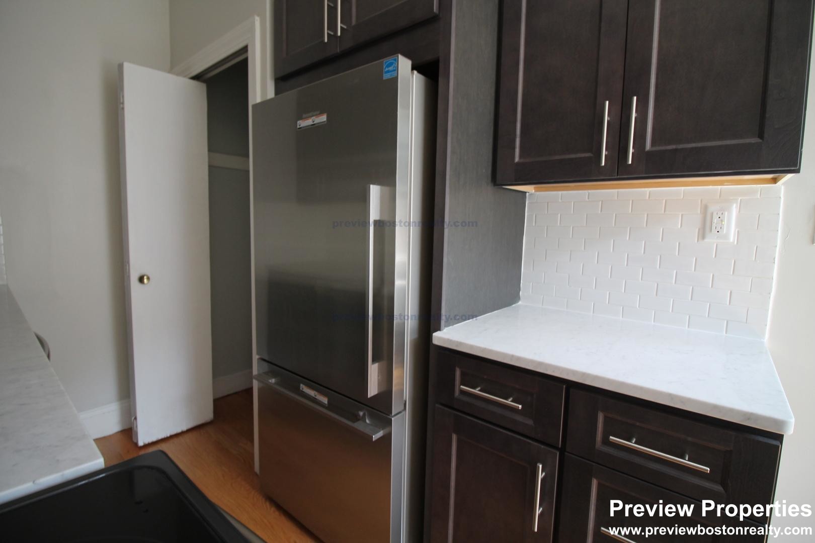 Studio bed, 1 bath apartment for rent at 48 Strathmore Rd Unit 34, Brighton — photo 5 of 36
