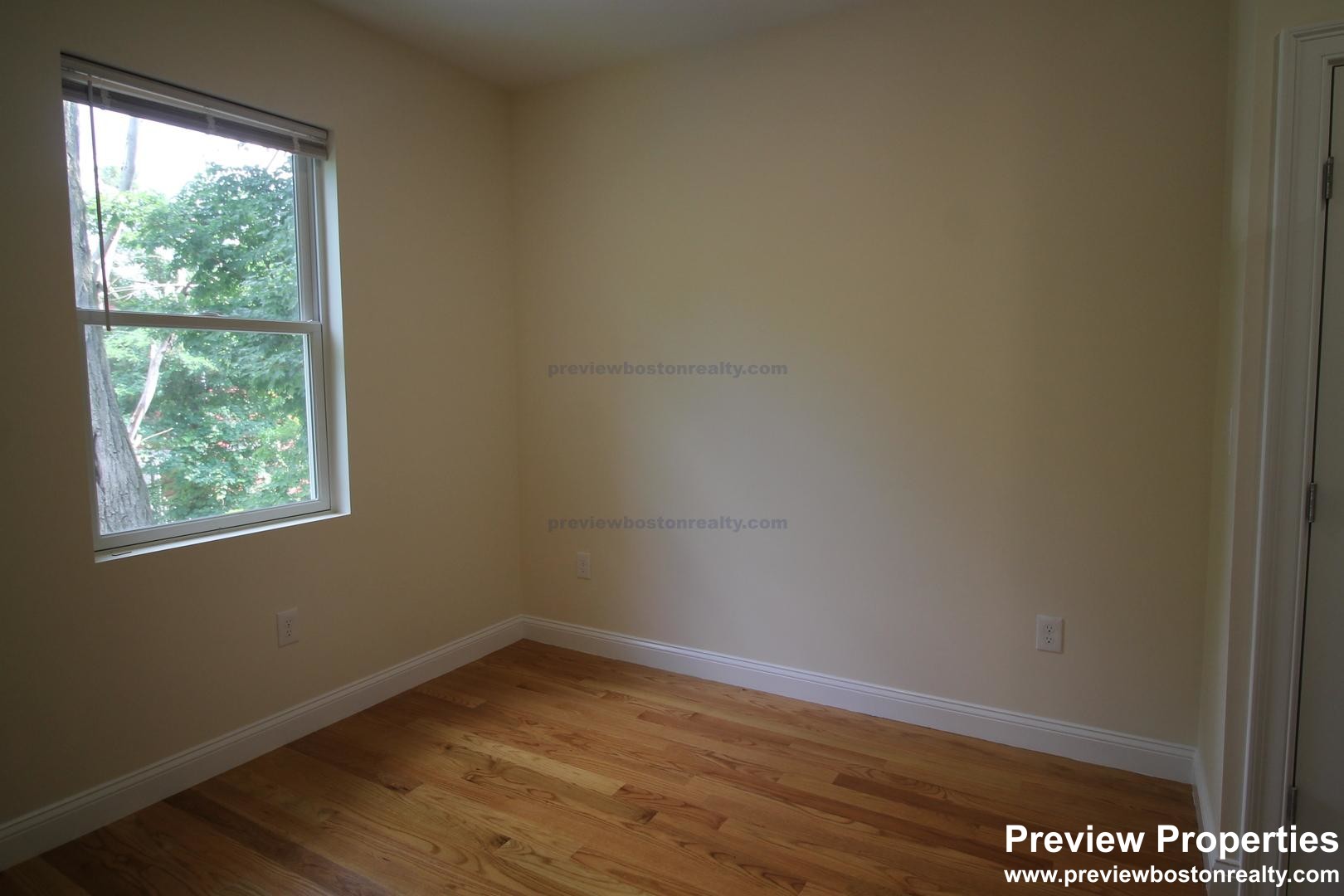 549 Washington St, Brighton