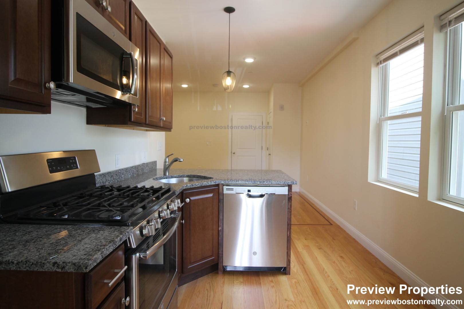 549 Washington St, Brighton