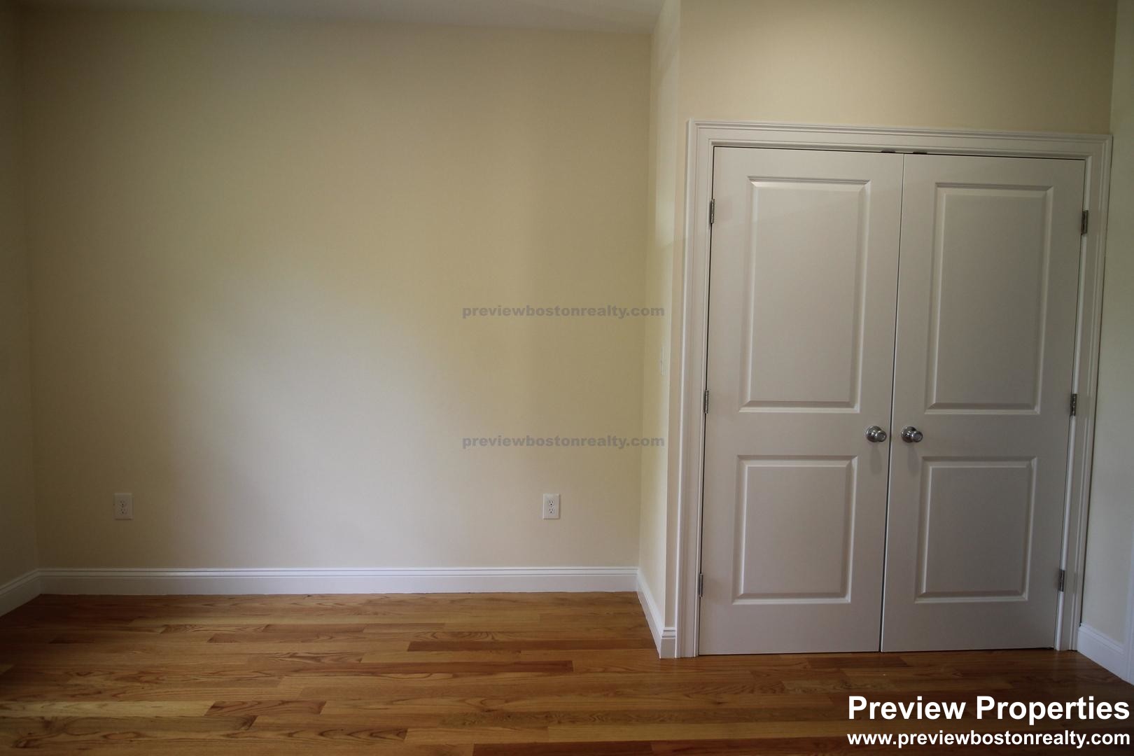 549 Washington St, Brighton