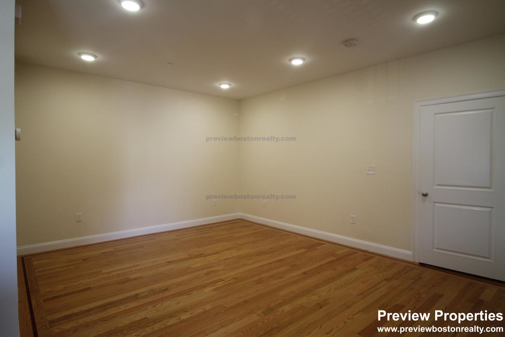 549 Washington St, Brighton