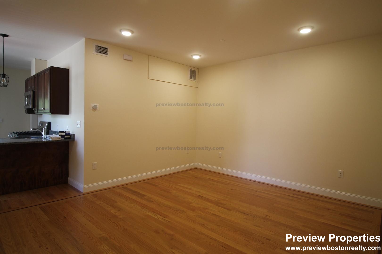 549 Washington St, Brighton