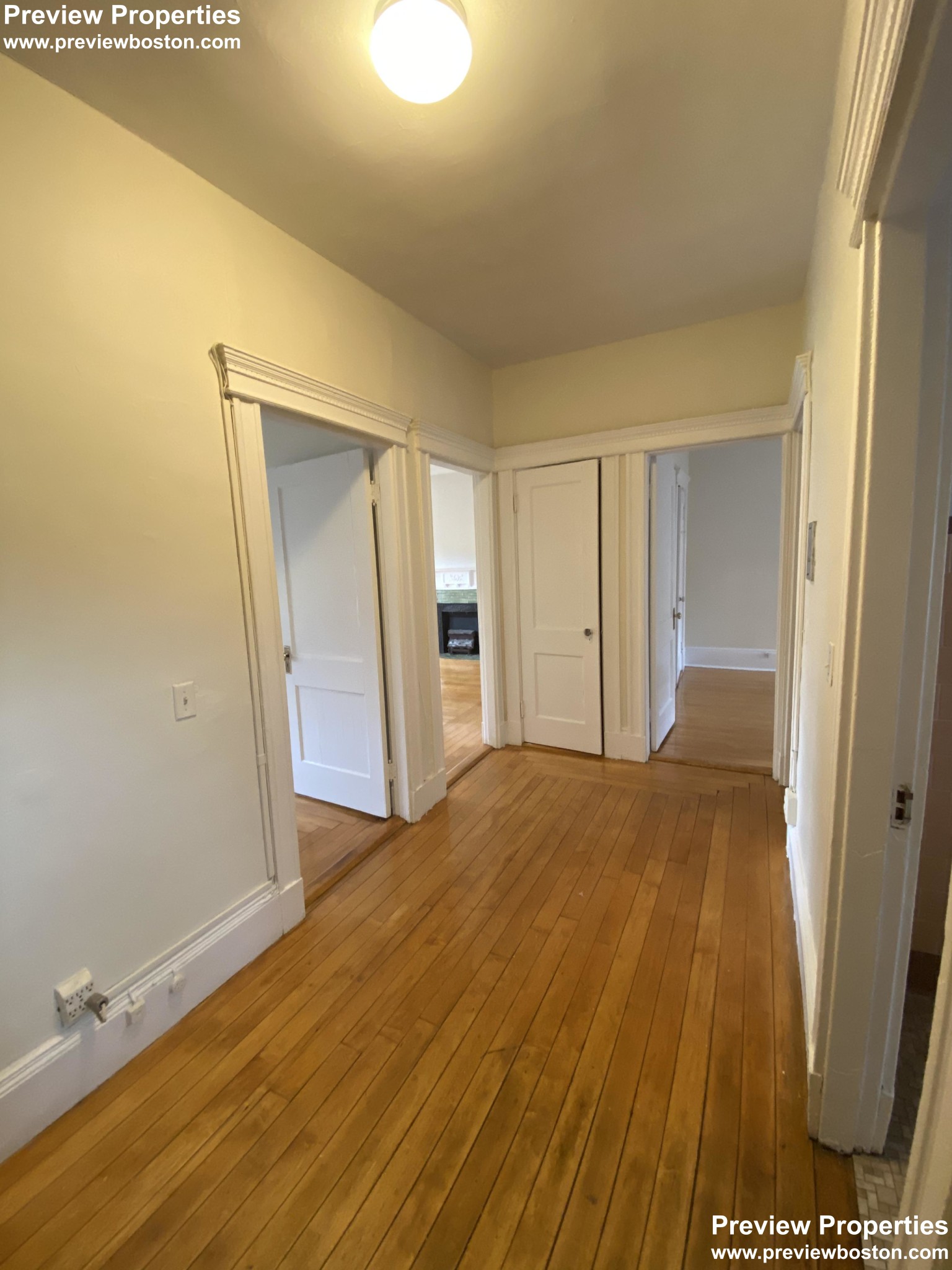 1822 Beacon St, Washington Square