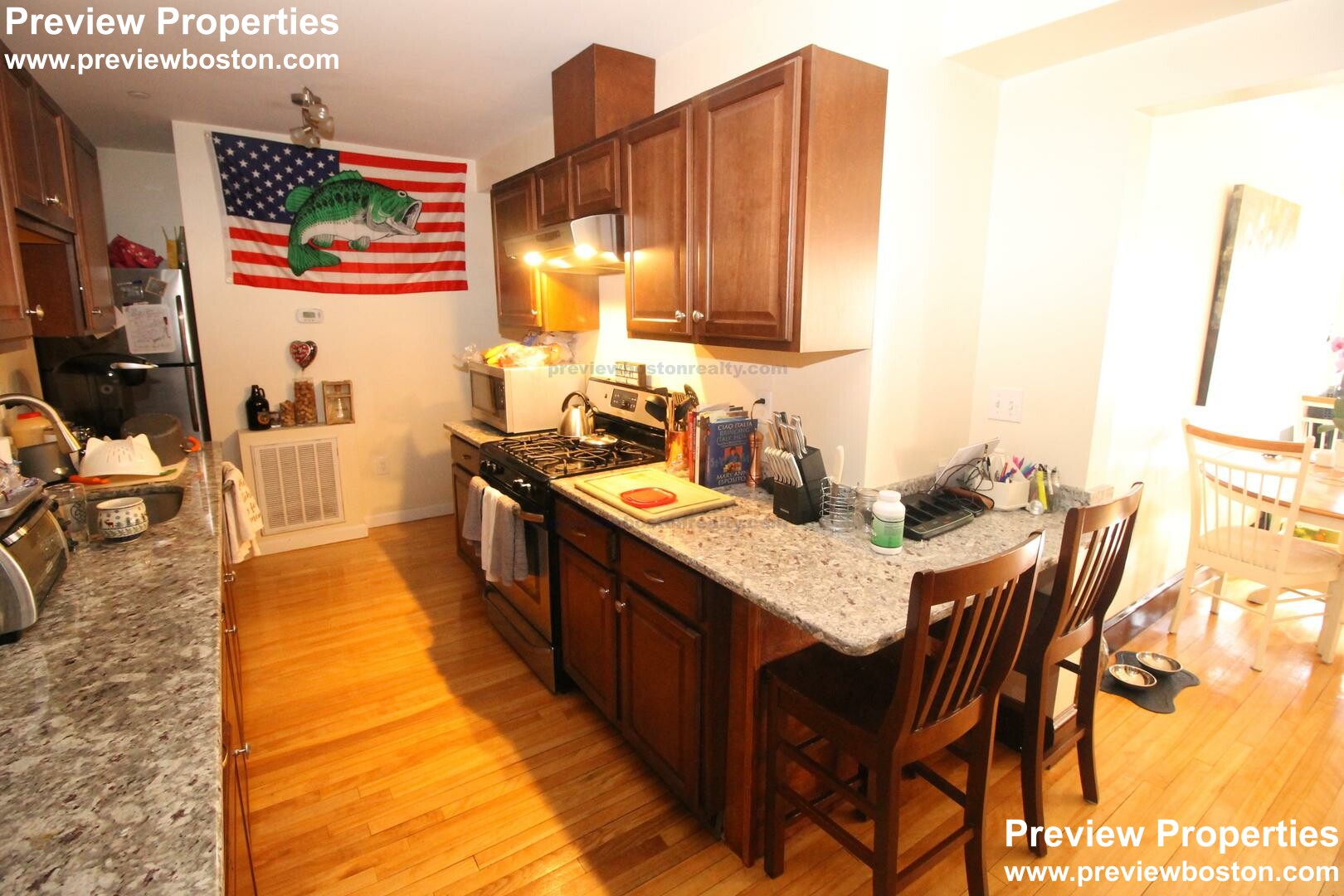 3 bed, 4+ bath apartment for rent at 35 Henshaw St Unit 2, Brighton — photo 2 of 12