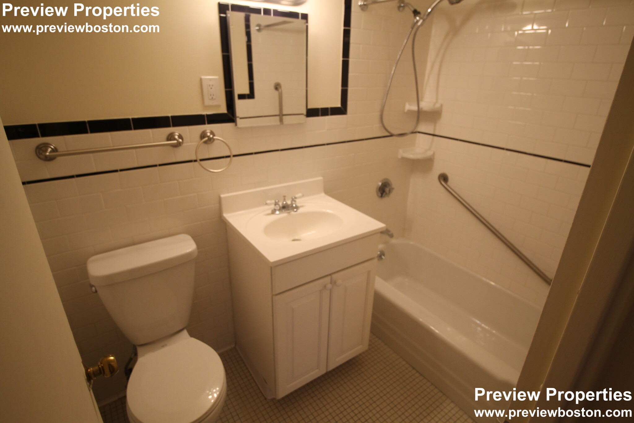 101 Monmouth St, Longwood