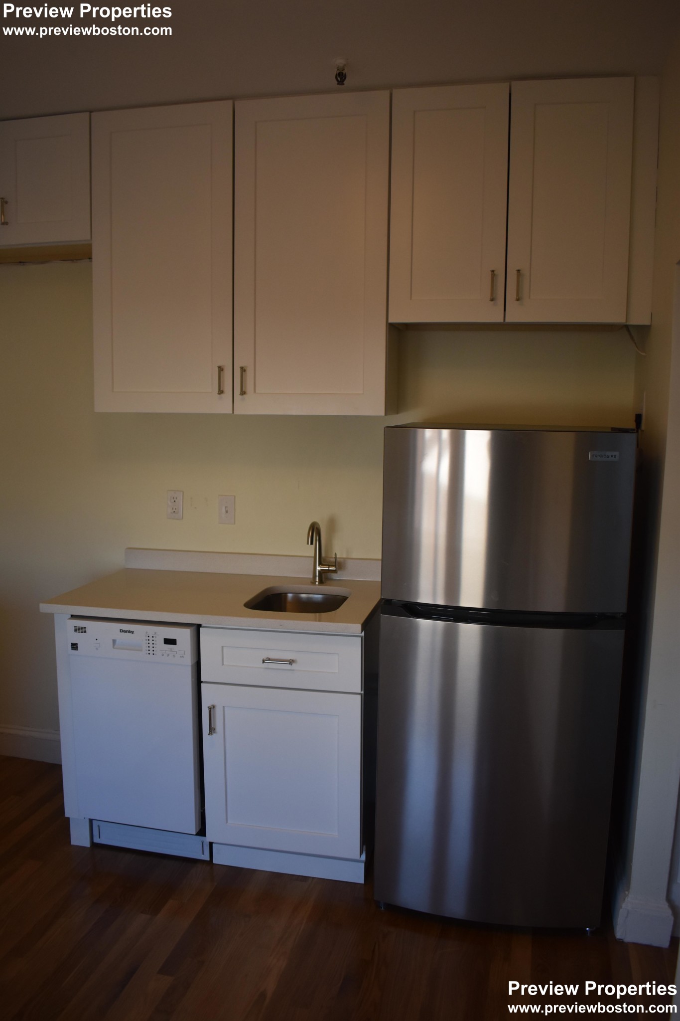 Studio bed, 1 bath apartment for rent at 70 Strathmore Rd Unit 7B, Brighton — photo 10 of 13