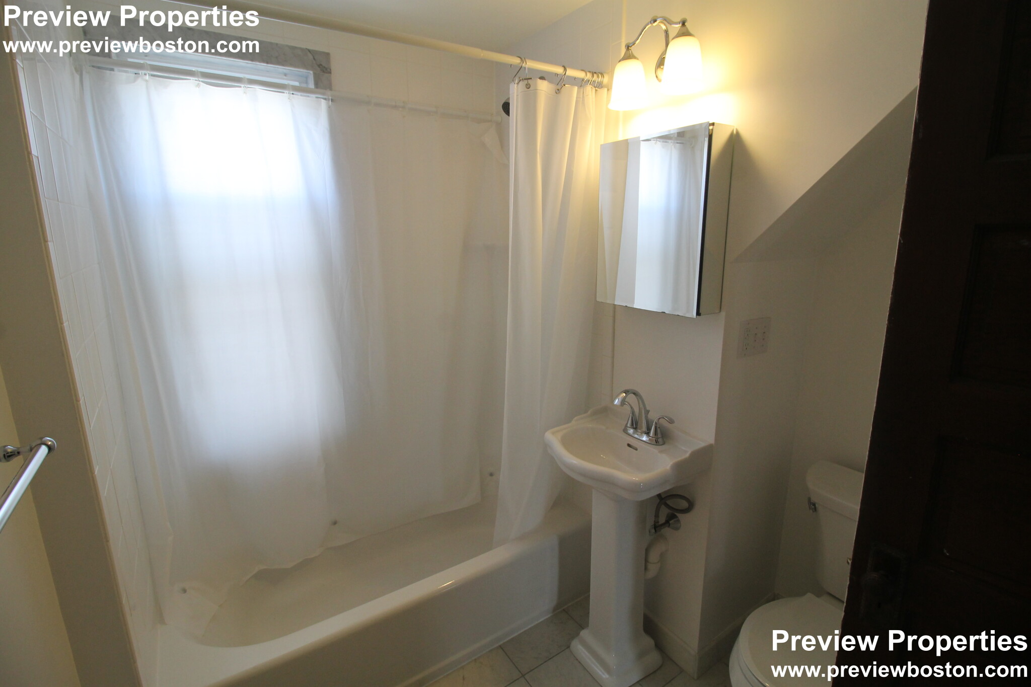 4 bed, 2 bath apartment for rent at 91 Jackson Rd Unit 2, Newton — photo 3 of 19