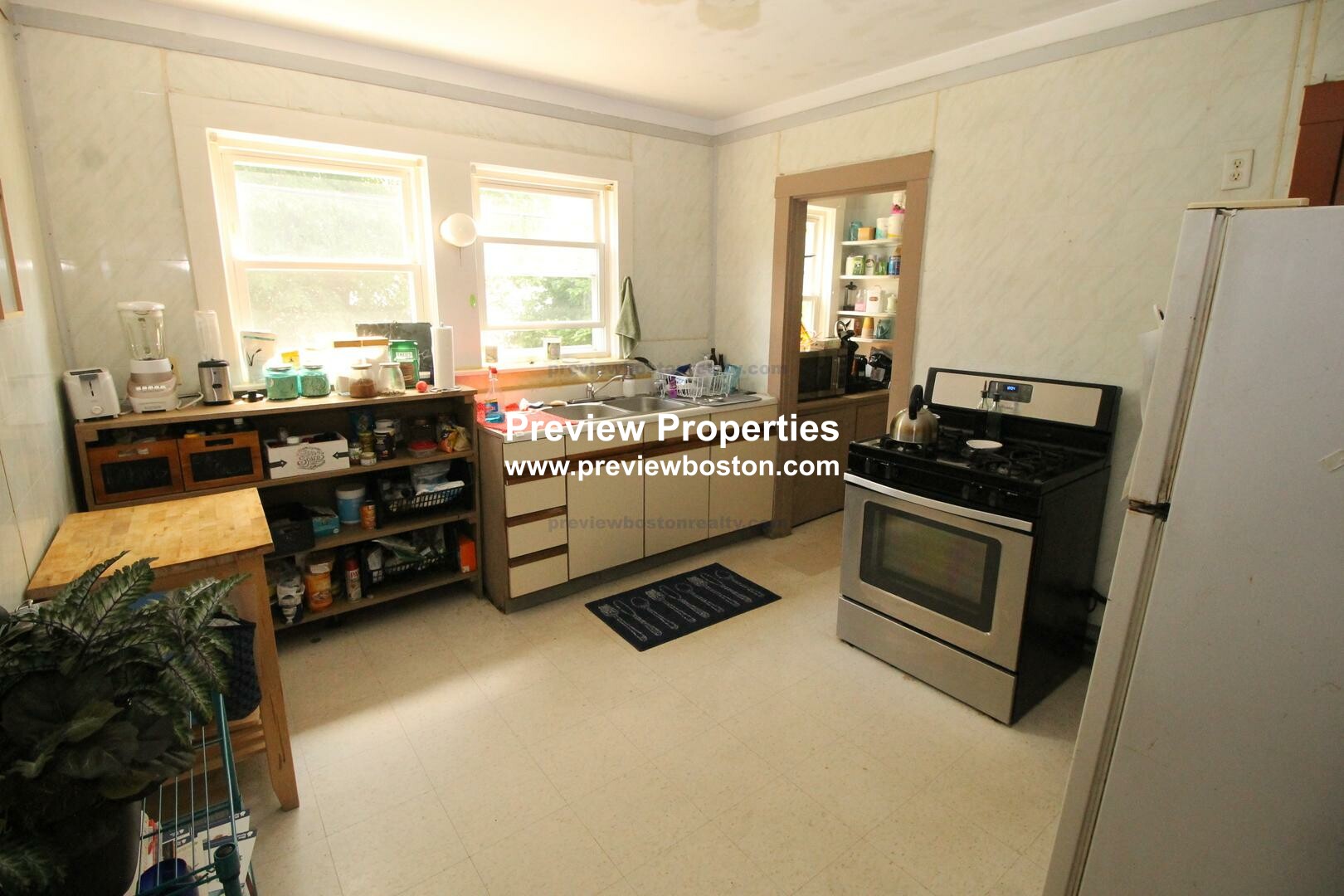 3 bed, 1 bath apartment for rent at 31 Claymoss Rd Unit 3, Brighton — photo 1 of 11