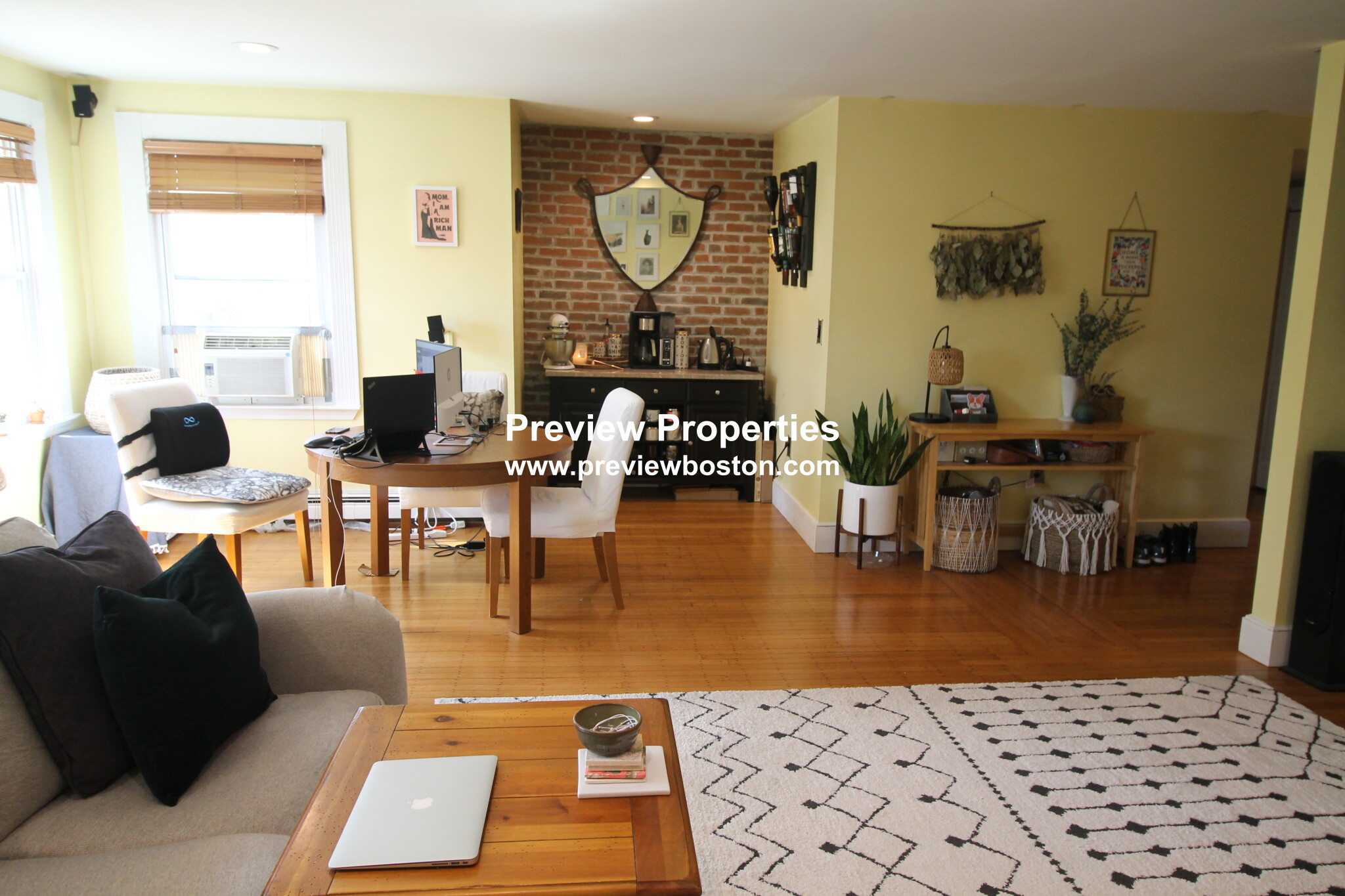 2 bed, 1 bath apartment for rent at 127 Kilsyth Rd Unit 4, Brighton — photo 2 of 13