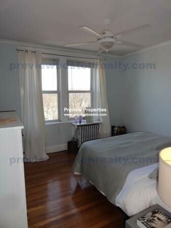 1 bed, 1 bath apartment for rent at 2039 Commonwealth Ave Unit 16, Brighton — photo 6 of 13