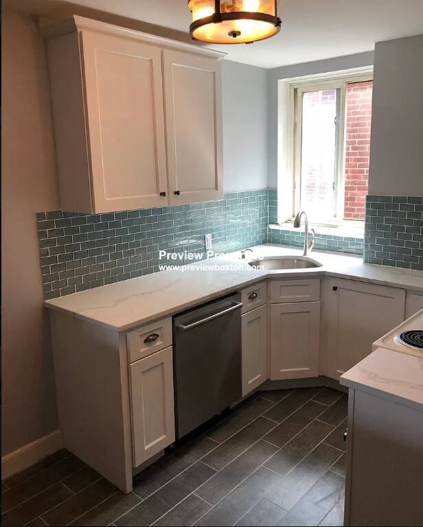 2 bed, 1 bath apartment for rent at 2012 Commonwealth Ave Unit 3D, Brighton