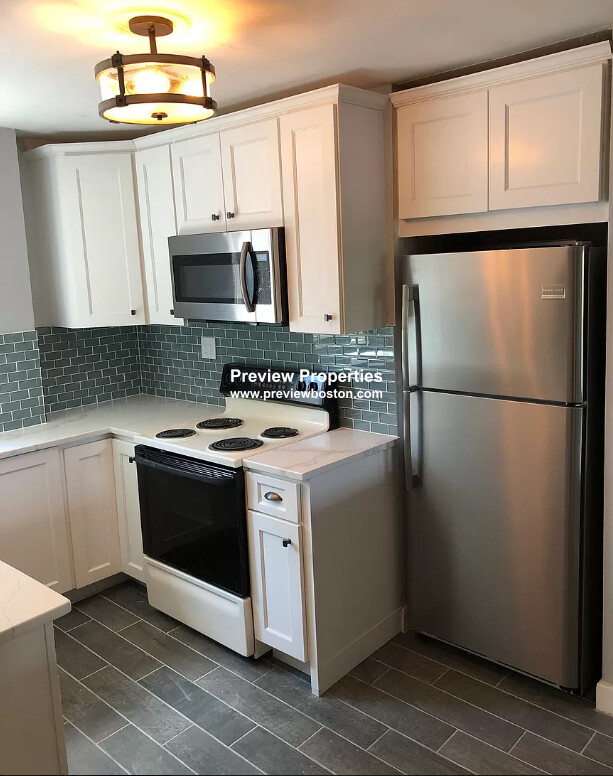 2 bed, 1 bath apartment for rent at 2012 Commonwealth Ave Unit 3D, Brighton — photo 2 of 7