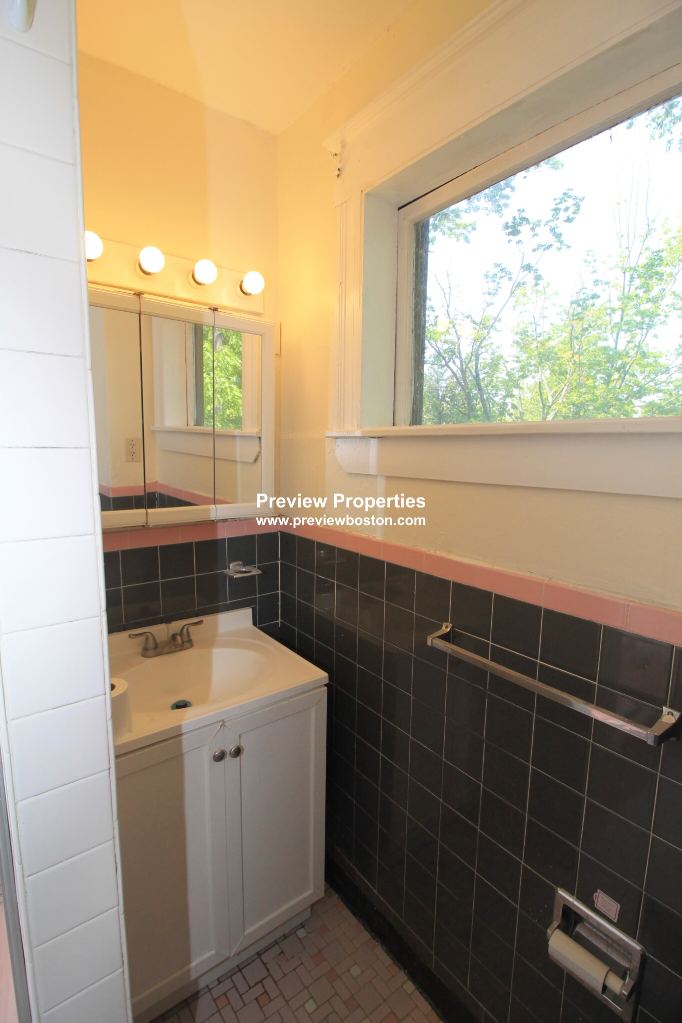 258 Chestnut Hill Ave, Brighton