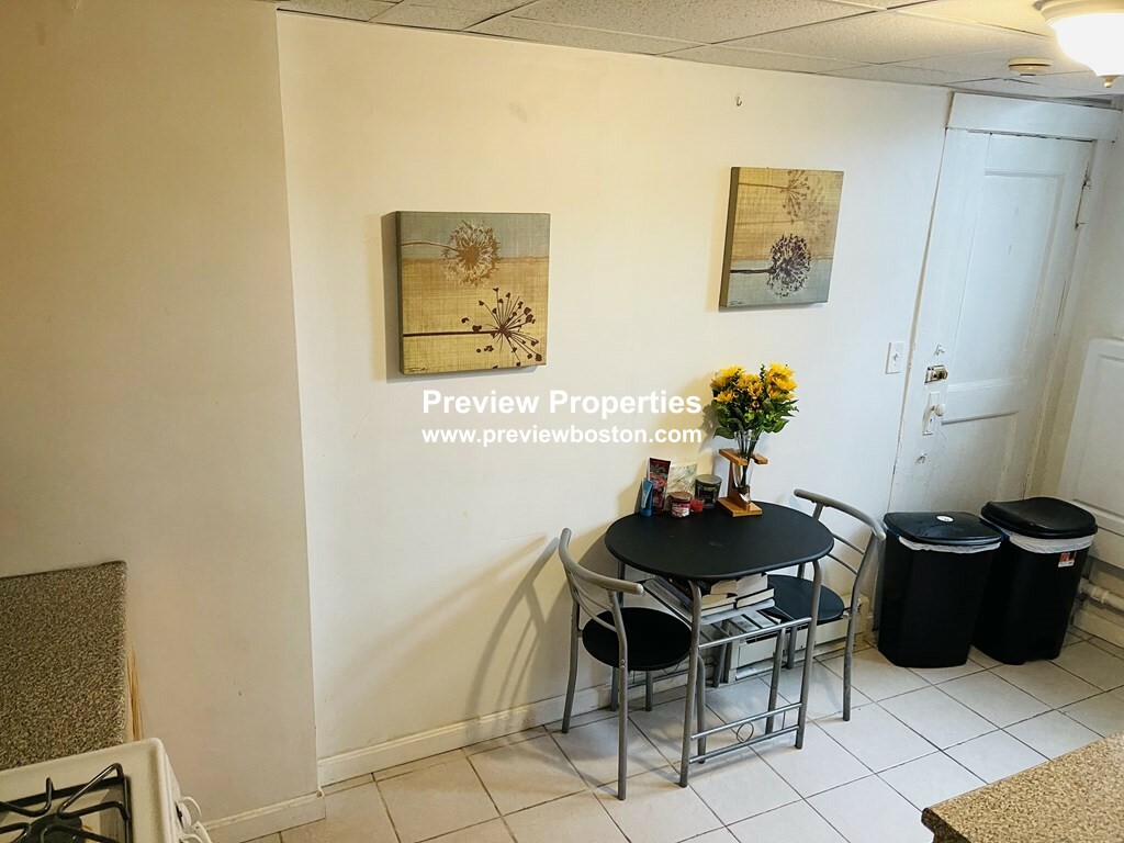 1 bed, 1 bath apartment for rent at 129 Chiswick Rd Unit 3, Brighton — photo 2 of 14