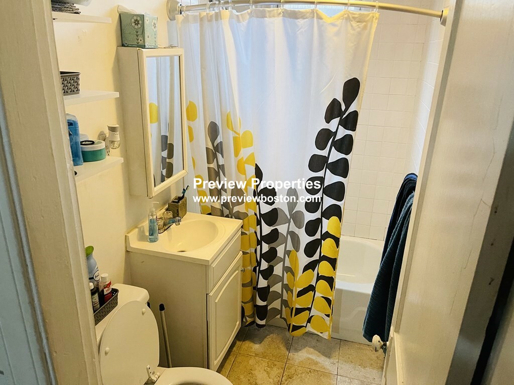 1 bed, 1 bath apartment for rent at 129 Chiswick Rd Unit 3, Brighton — photo 7 of 14