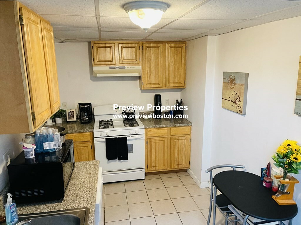 1 bed, 1 bath apartment for rent at 129 Chiswick Rd Unit 3, Brighton — photo 3 of 14