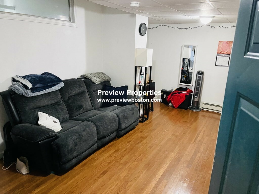 1 bed, 1 bath apartment for rent at 129 Chiswick Rd Unit 3, Brighton