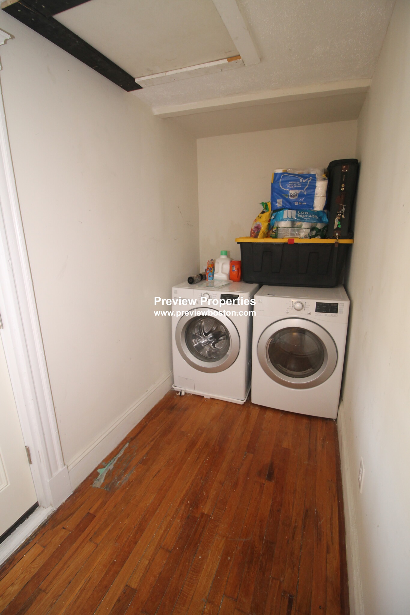 12 Logan St, Roxbury