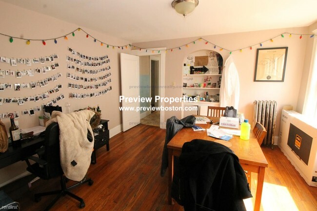 8 Feneno Ter, Allston